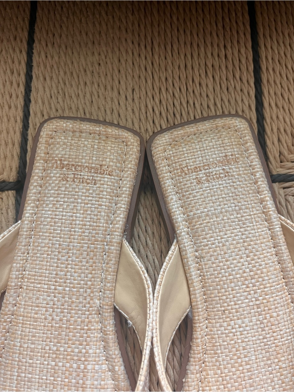 A&F Raffia Thong Sandal - Picture 4 of 8